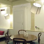 ラファエロ チャームスイート アパート *